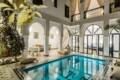 Riad NayaNour à Marrakech avec piscine et chambres confortables