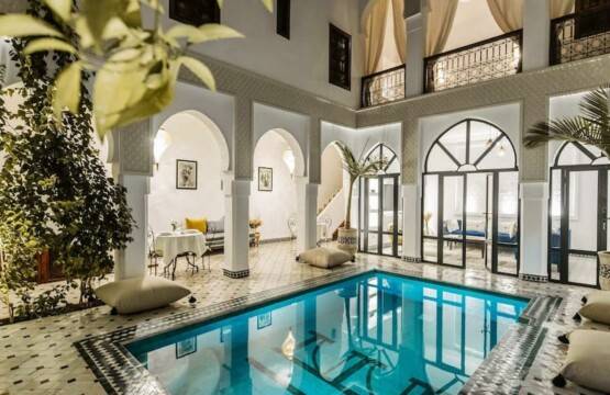 Riad NayaNour à Marrakech avec piscine et chambres confortables